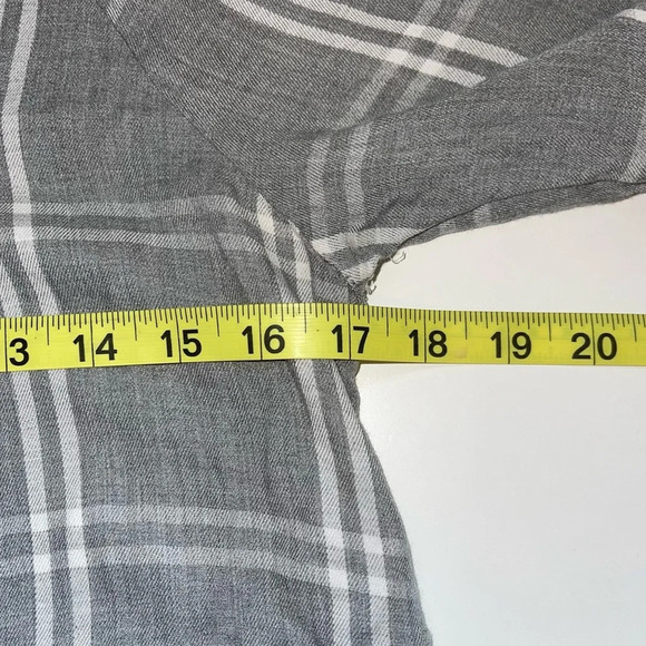 LC Lauren Conrad Gray & White Plaid Print Bell Split Back Top Xsmall Women’s - Picture 10 of 14
